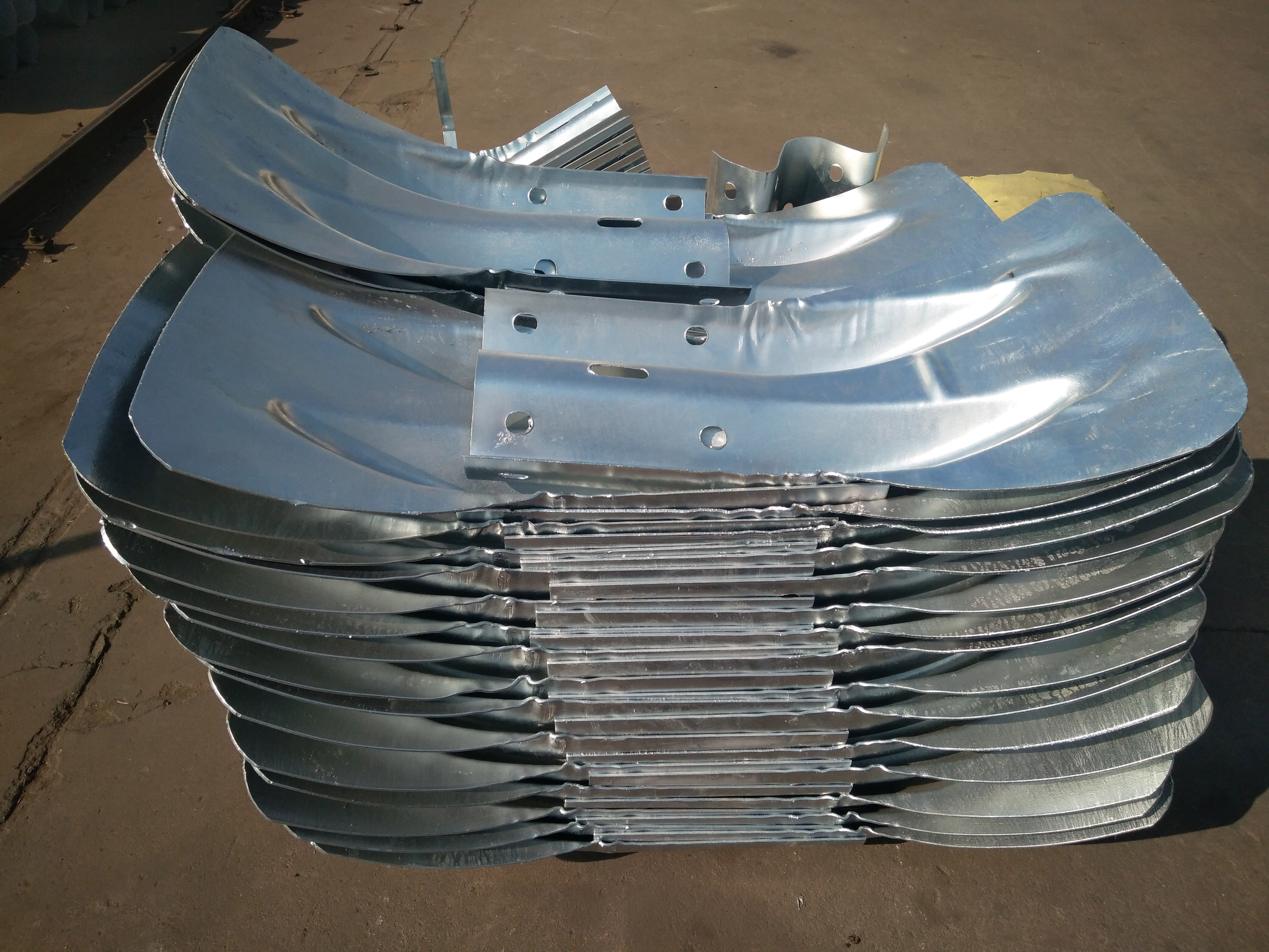 ISO 9001 W Beam Anti Collision Guardrail Galvanized Steel Highway Guardrail