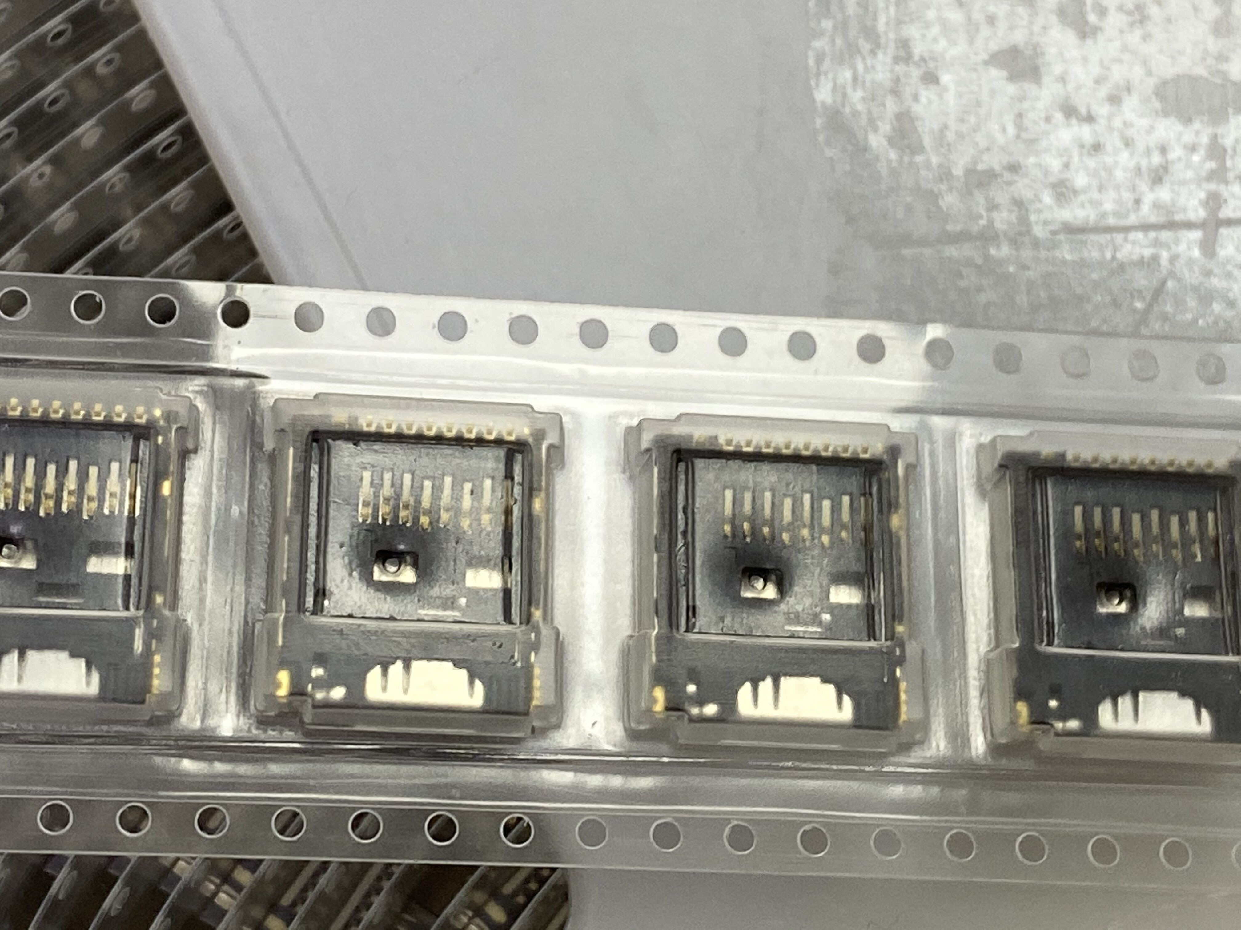 MICROSD Hirose PC Card Sockets DM3AT-SF-PEJM5 Right Angle Gold