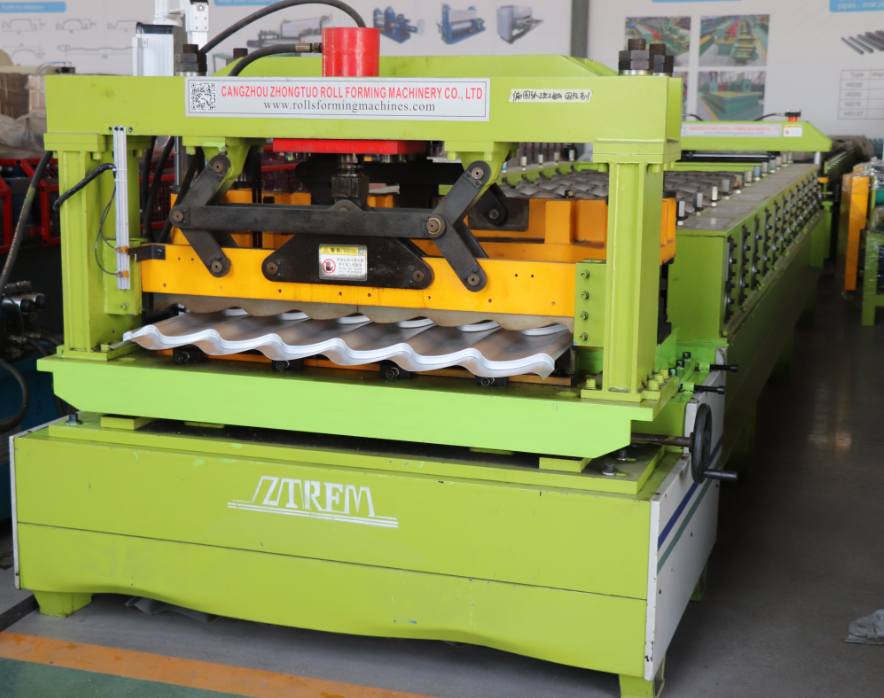 Step tile rolling forming machine