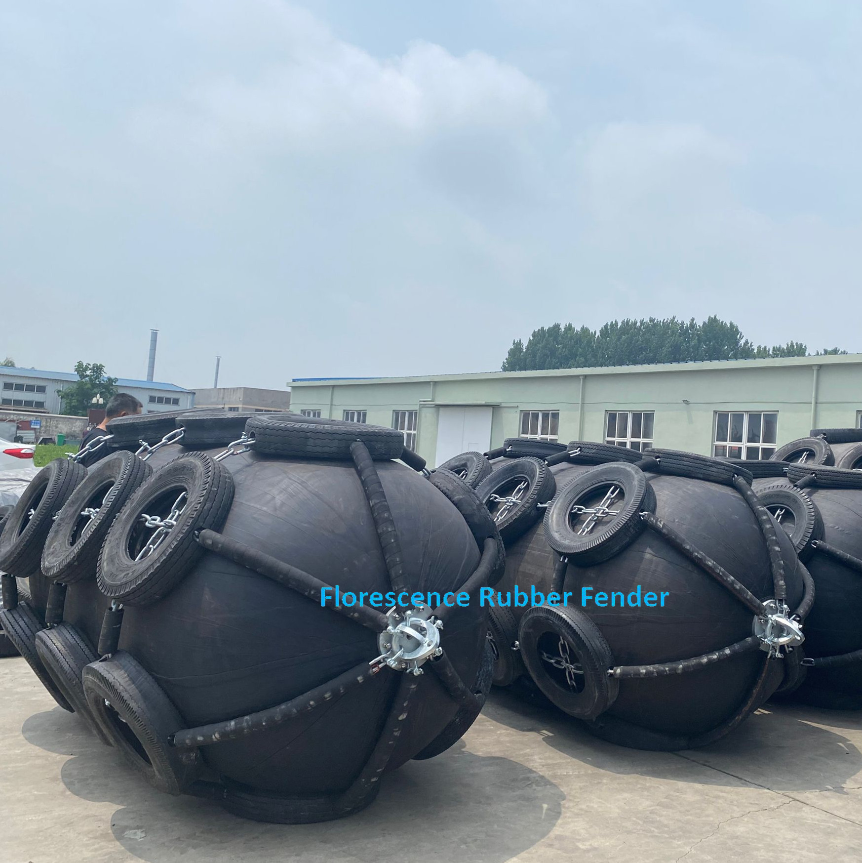 Floating Pneumatic Rubber Fender Marine Ship Fenders With Chain And Tyre Net