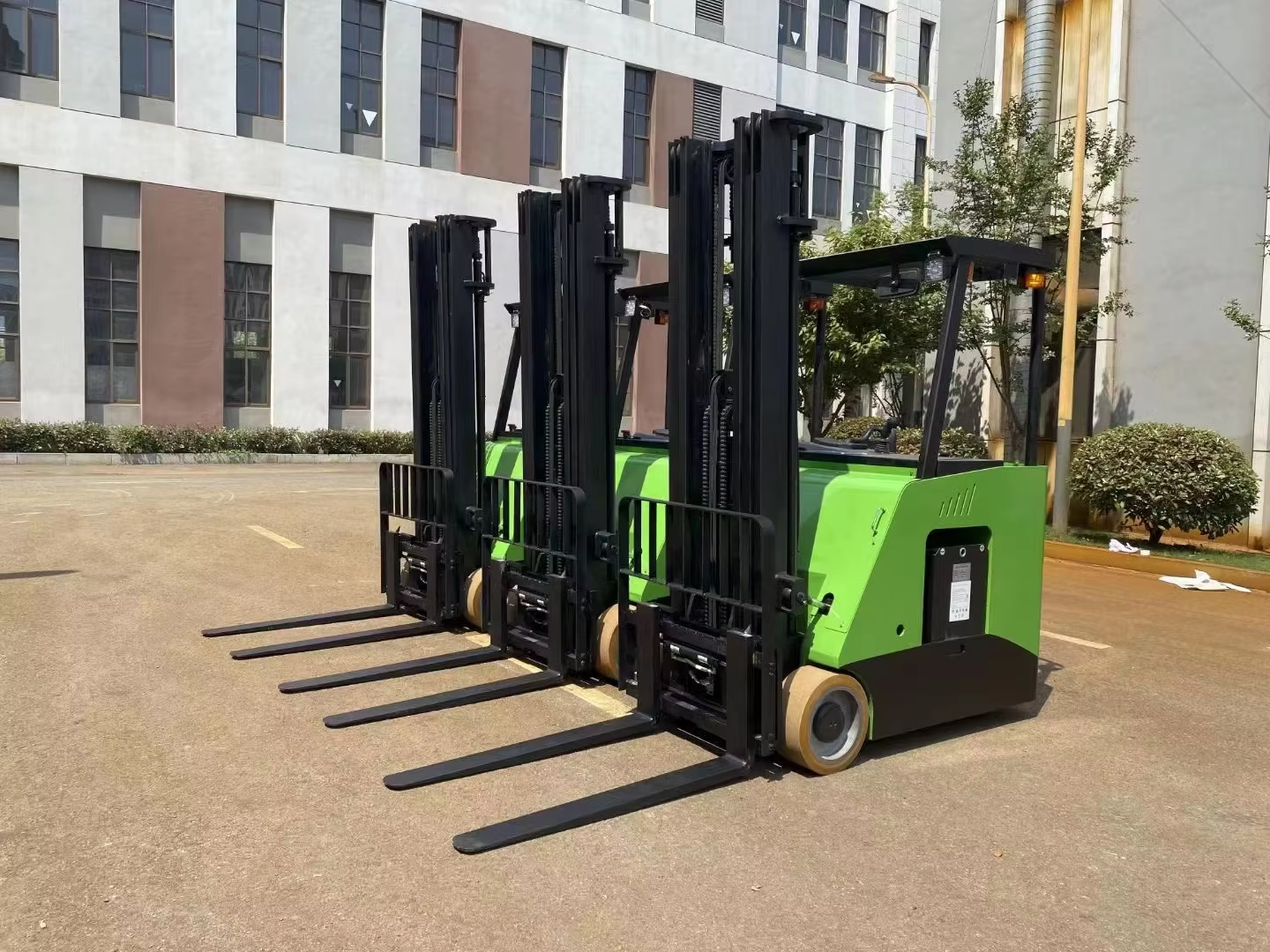 1600kg 1800kg 2000kg Electric Forklift Counter Balance 3 Wheel Standon