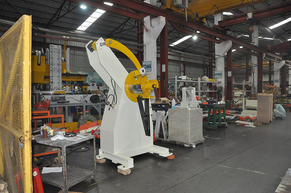 Lamination Stamping Uncoiler With Coiling Block Expansion Mode And Pneumatic Pressing Arm