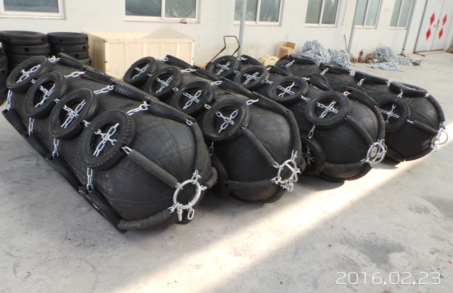Port Using Pneumatic Yokohama Rubber Fender With Chain Tyre Net
