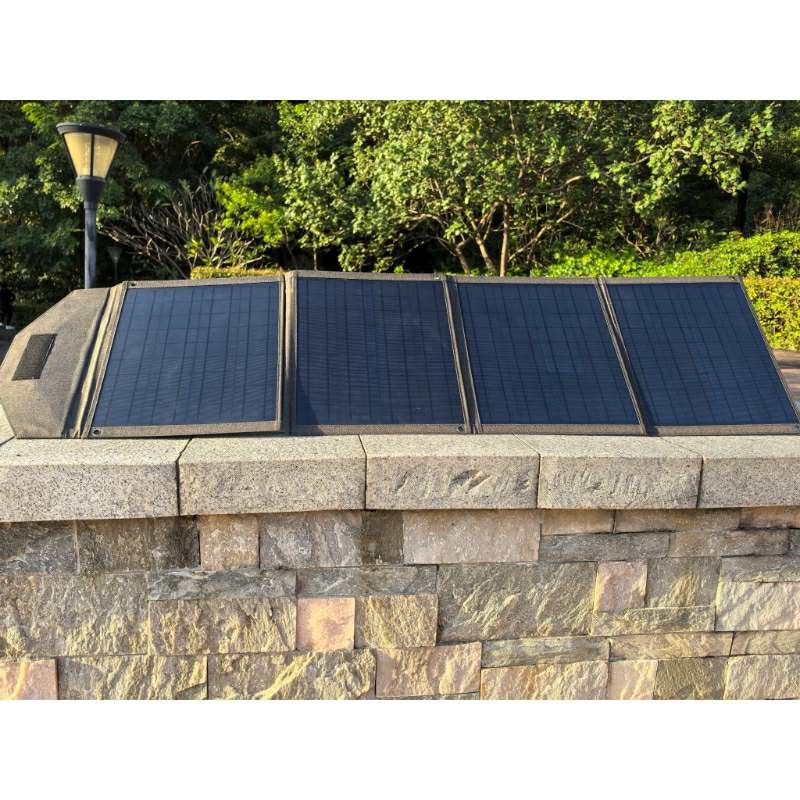 Monocrystalline Cell Solar Folding Bag with 2 USB Ports and Compact Folded Size of 400*358*40 Mm