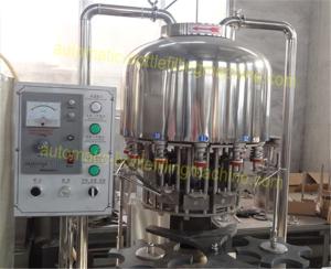 China Small Capacity Automatic Bottle Filling Machine 250 - 2000ml 2000BPH Water Filling Machinery on sale
