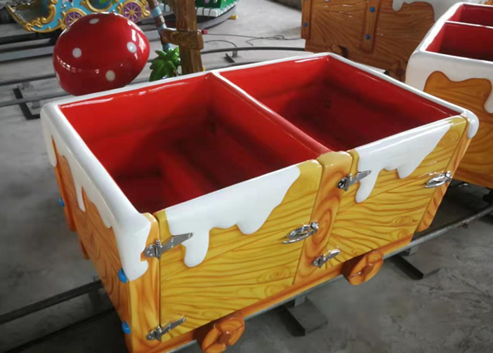 2KW Power Train Amusement Ride 1 Train Head 3 Carriages Thick Material