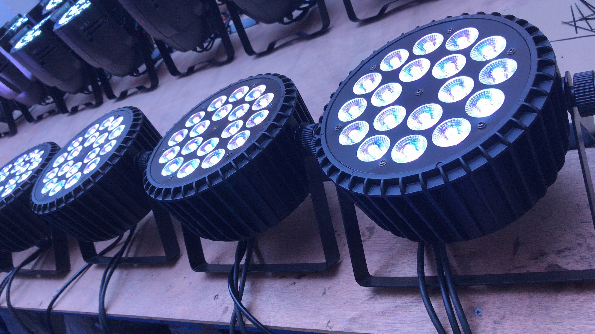 18*18w RGBWA UV 6 in 1 Flat Par Can LED Bright Par Light For Stage Event Lighting Easy