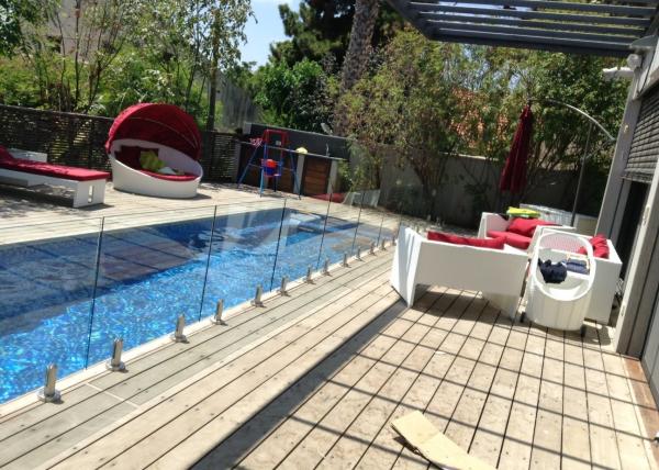 Spigot Tempered Clear Frameless Glass Railing Pool Fence 316/304 Stainless Steel