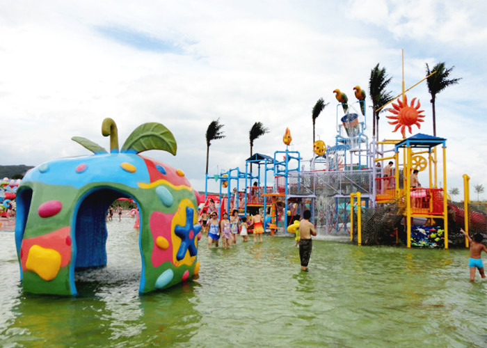 Customized Huge Water Play Equipment Multi Color And Shape Water Slide