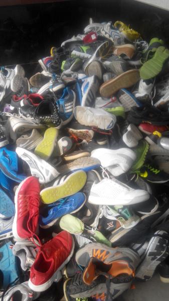 Buy cheap Mixed used shoes in pair from wholesalers