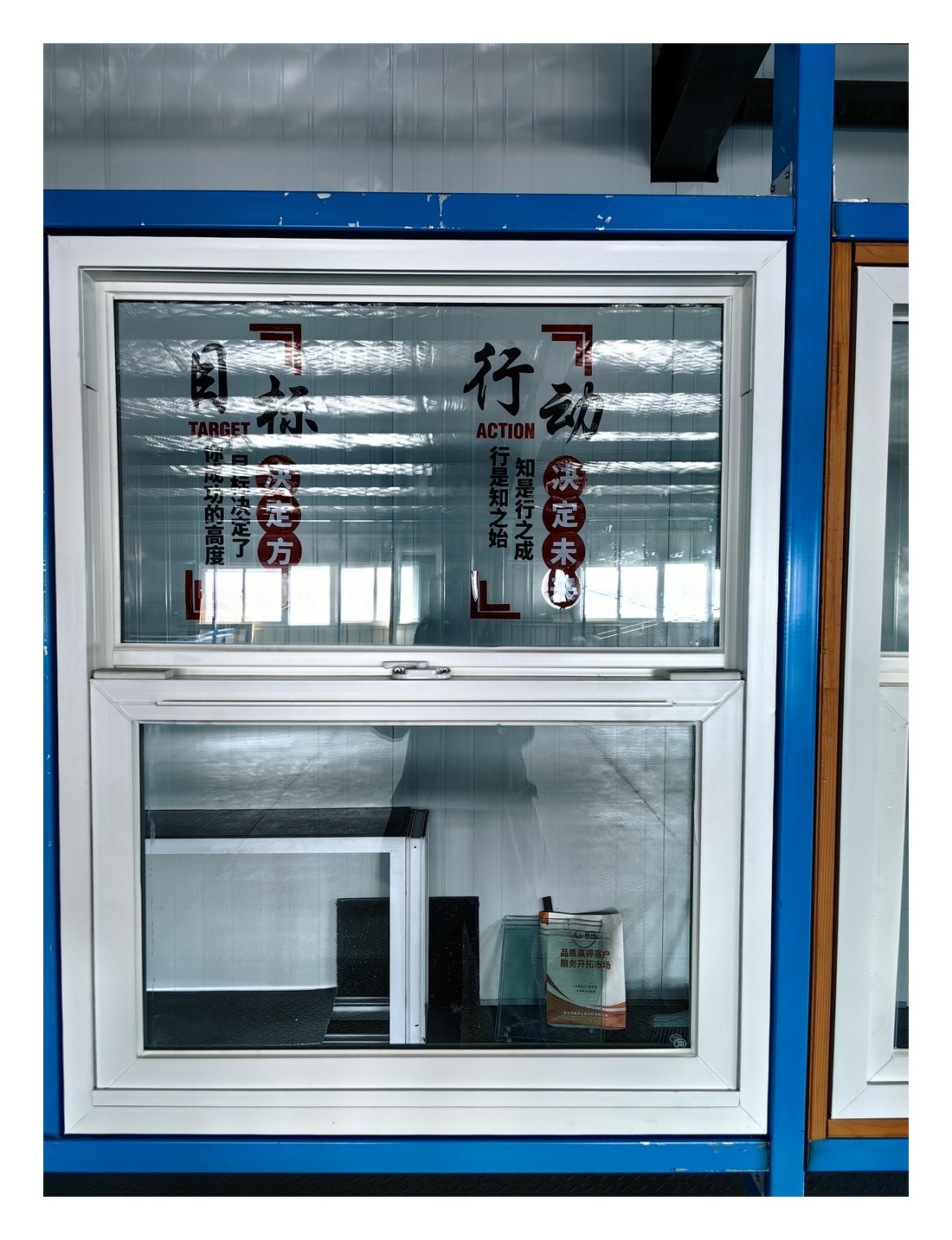 UPVC Frame Single Hung Vinyl Windows Waterproof Vertical Sliding Vinyl Windows