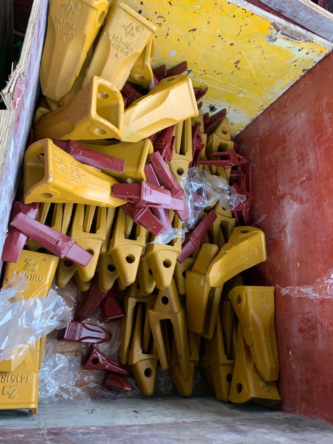 OEM Bucket Tooth Adapter Forged Material Excavator Tooth Pin 20cm Height