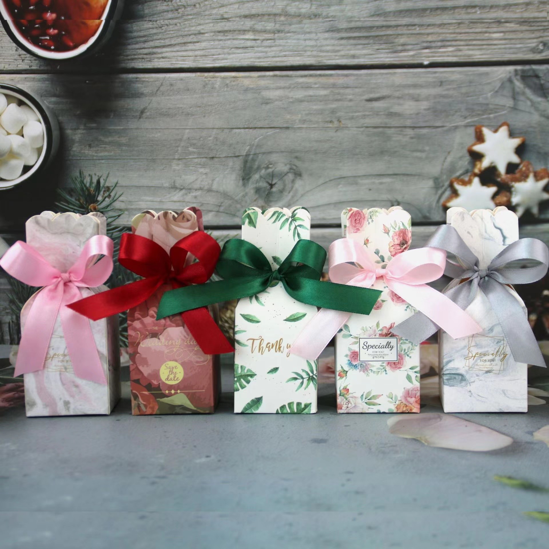 ODM 5*5*12cm Candy Chocolate Wedding Paper Box With Ribbon