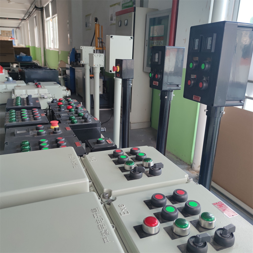 Wall Mounted Cast Aluminium Flameproof Control Panel AC110/220/3800/460V IP66 WF2