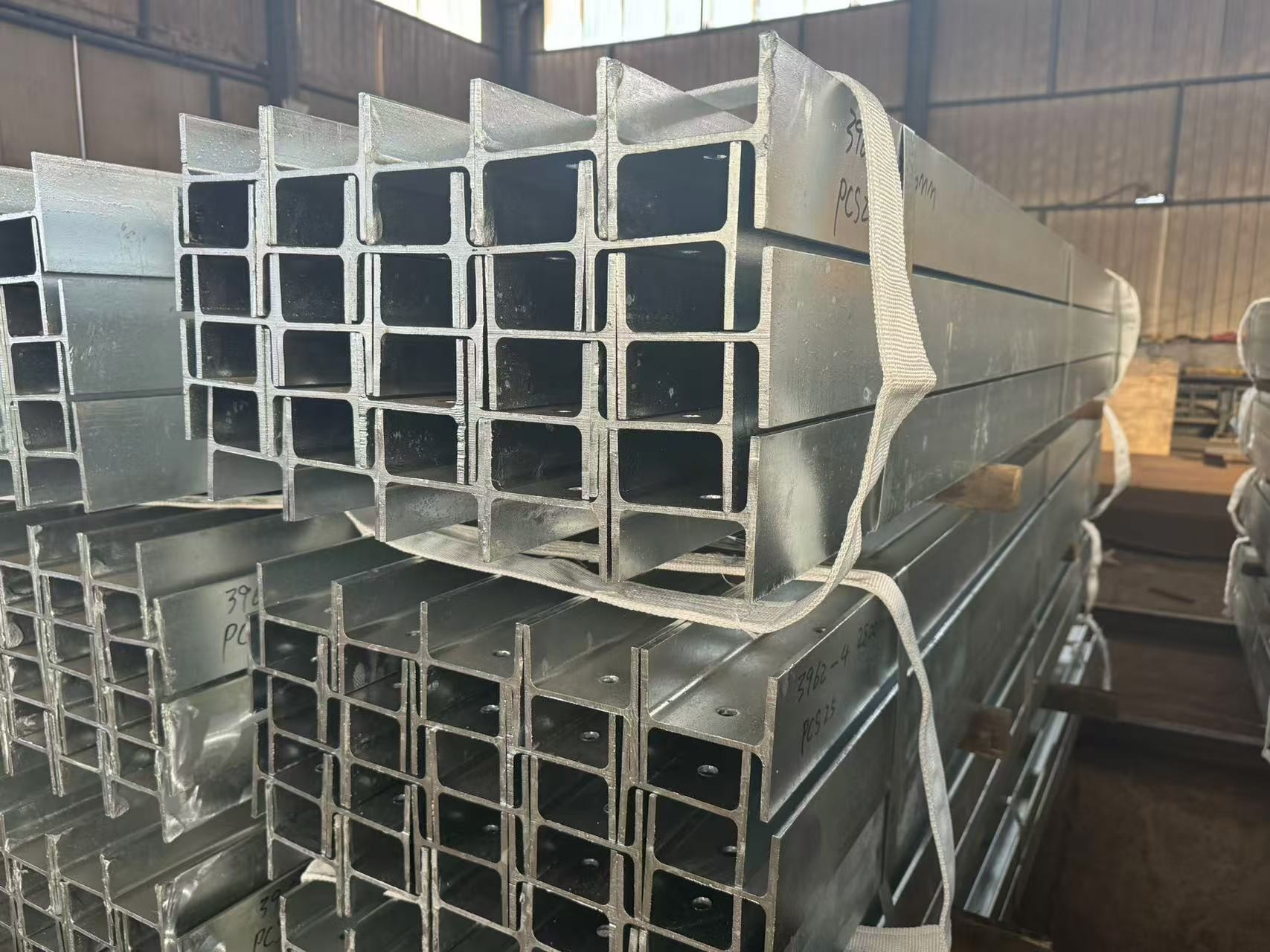 Aisi Standard Galvanized H Beam Retaining Wall For Highway Fence Posts