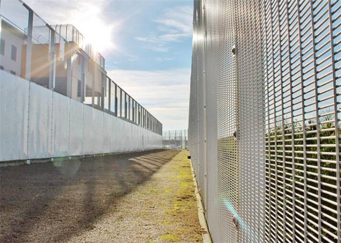 80x80mm Post Green Powder Coated 2.5x2.0m 358 Security Fencing