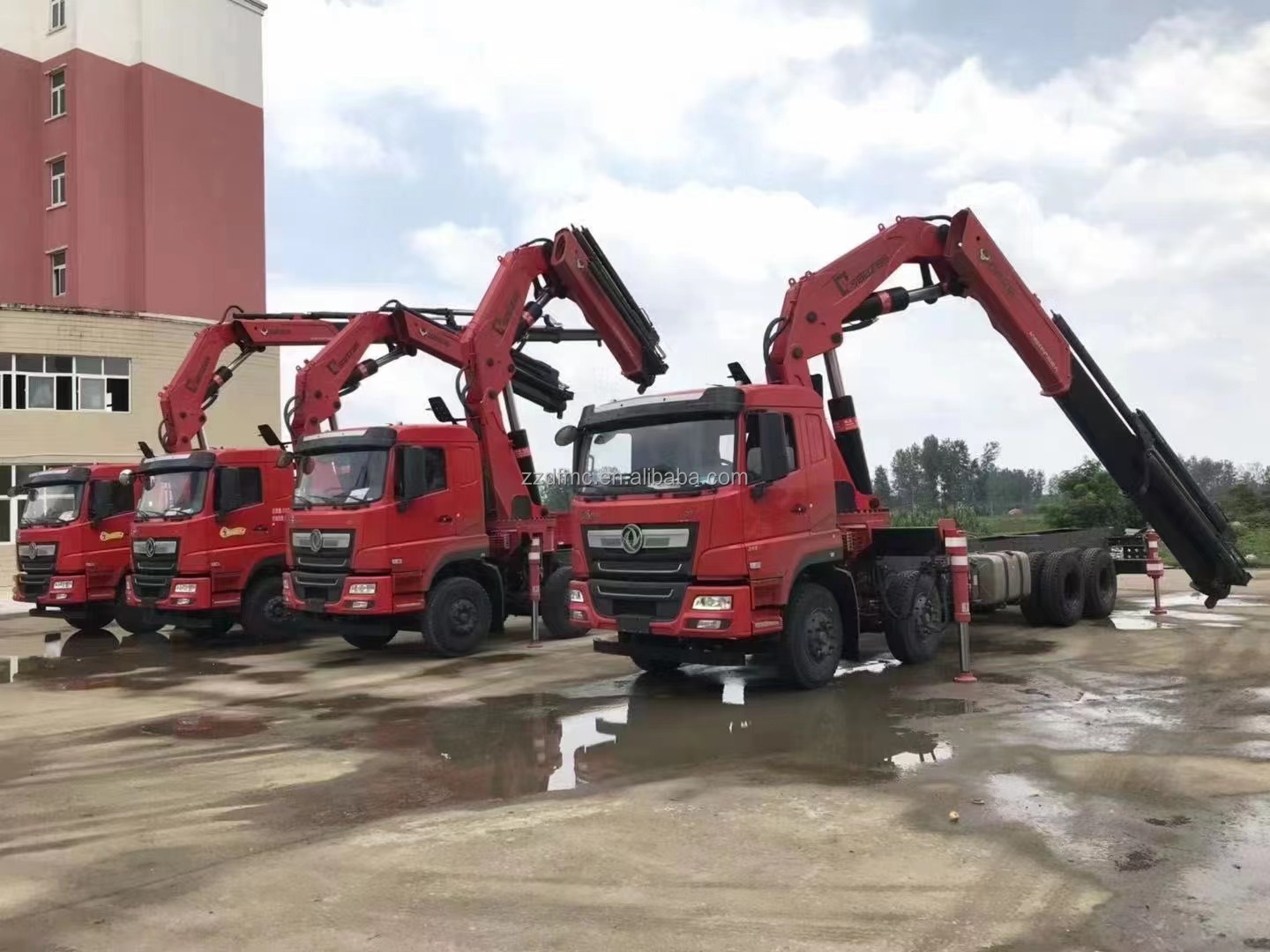 14 Ton Mobile Truck Mounted Crane With WEICHAI Engine And 30T.M Rated Lifting Moment