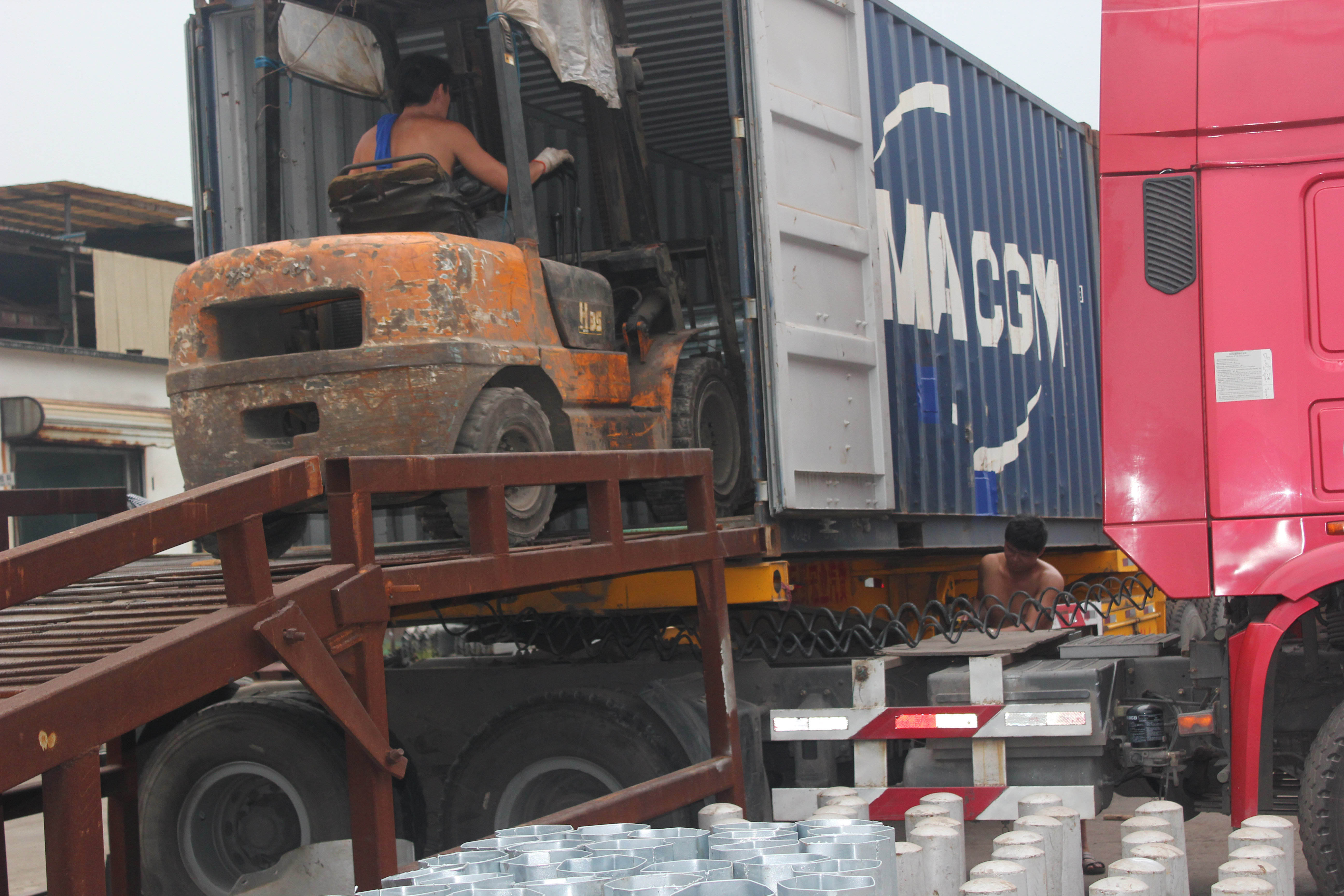 Roadway Safety Galvanized Steel Guard Rail Bridge End Terminal for Accident Prevention