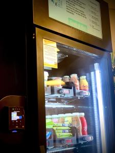 China Electricity Consumption 10-20Kw / Day Self Serve Ice Machine Adjustable Temperature Range -22C To 20C on sale