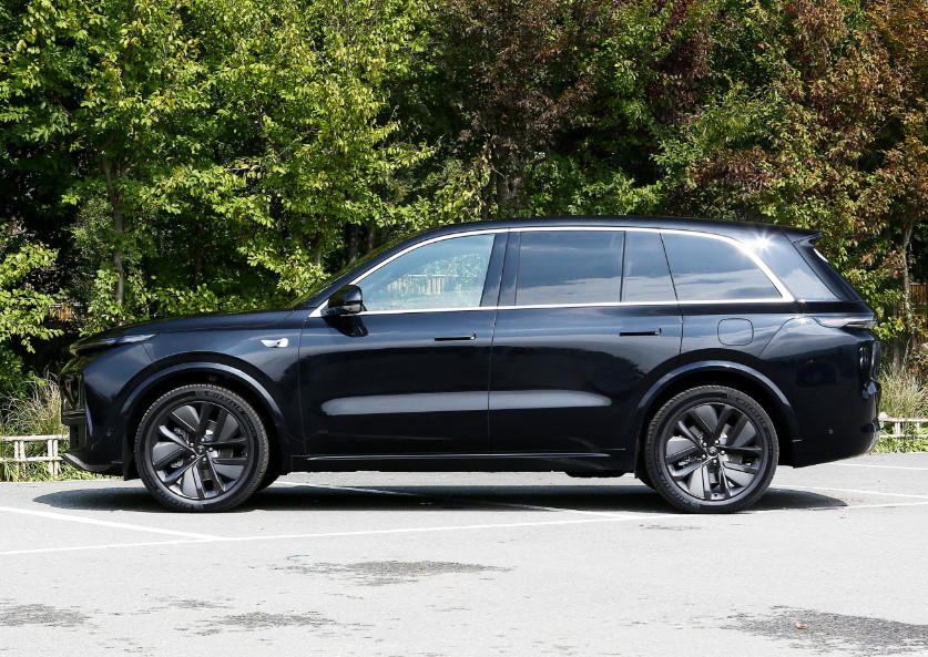 2023 Popular LI L8 Pro Extended Range Electric 6 seats SUV 2 motor Ternary lithium