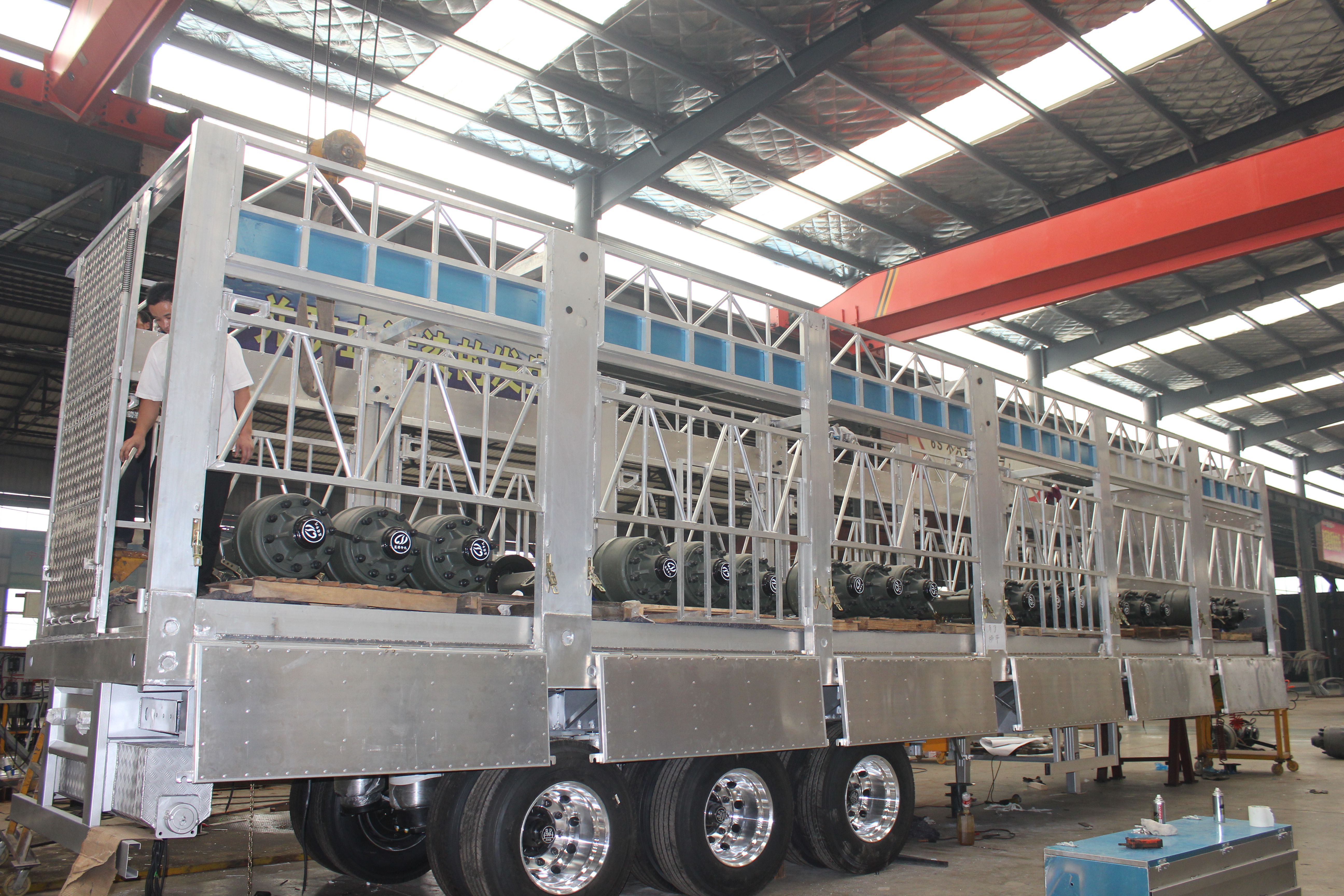 3 Axles Two Storages 50 Head Cow Livestock Fence Truck Trailer for Cattle Transport