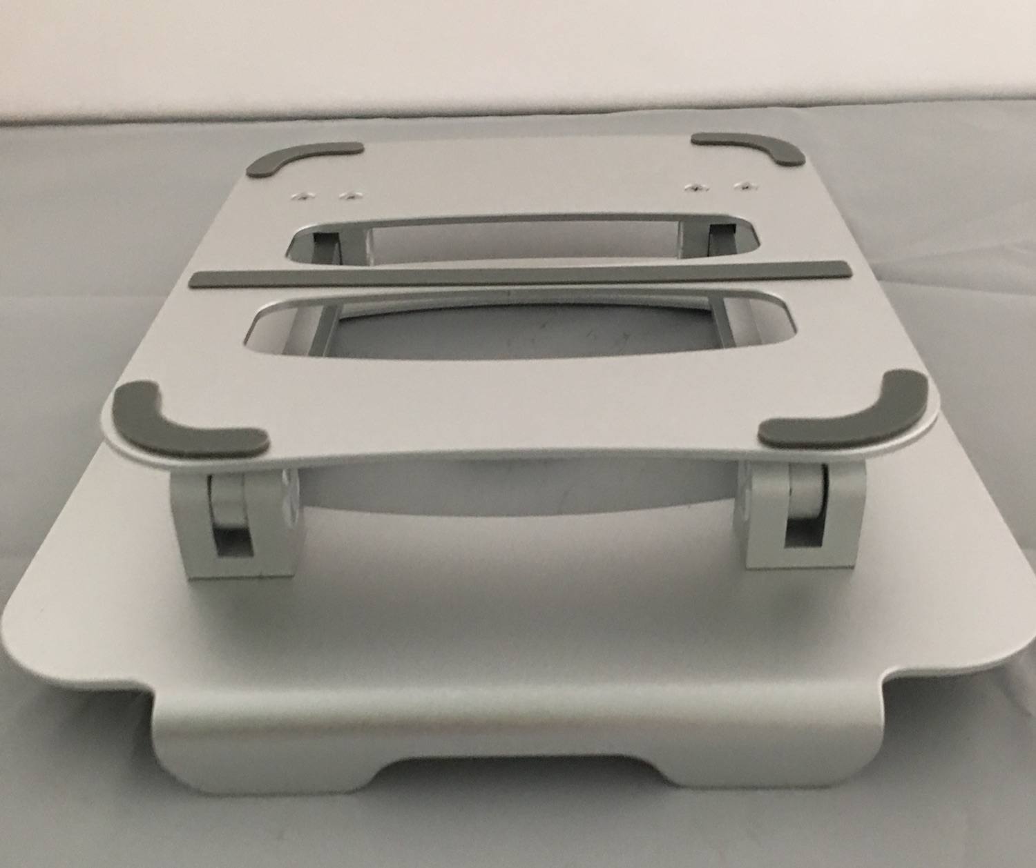 CNC Stamping 3.5mm Foldable Laptop Holder / Fold Up Laptop Stand