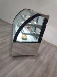 Refrigerated Restaurant Display Cabinet With Adjustable Glass Shelves
