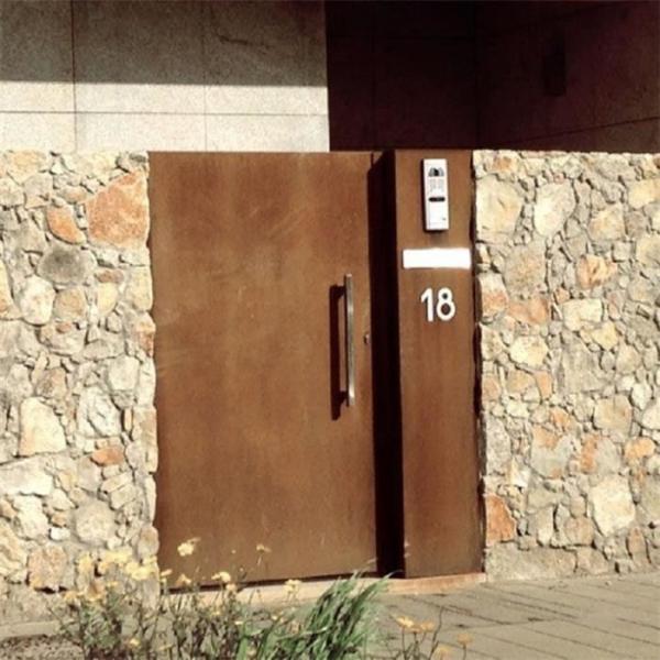 Buy cheap Villa Garden Corten Steel Privacy Screen Main Gate With Handle Lock from wholesalers