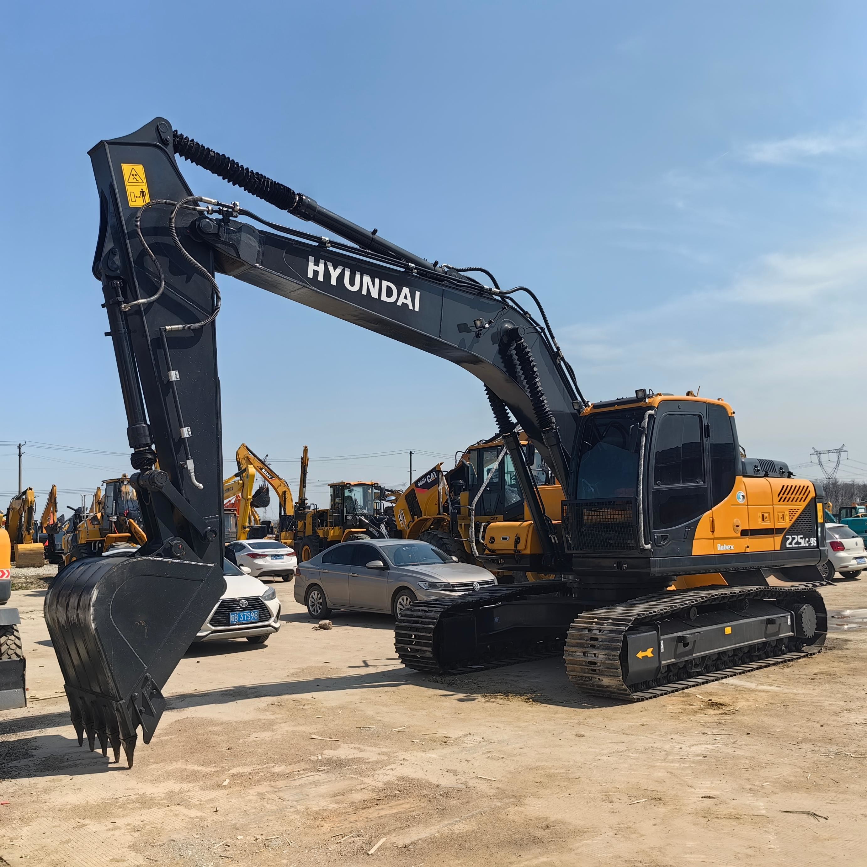 New Arrial 22 ton Used Hyundai Excavators Hyundai 225lc-9 Crawler Digger on Sale