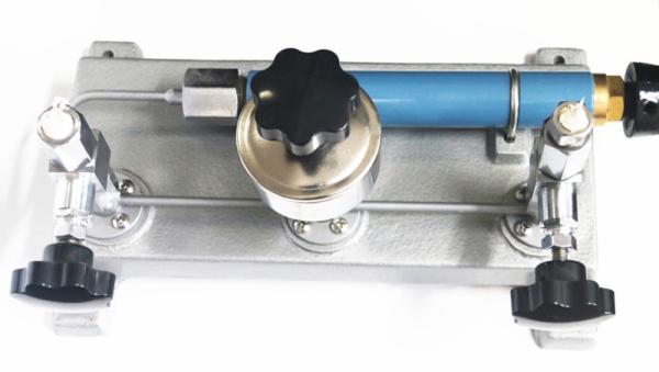 Buy cheap cheapest 60MPa hydraulic Pressure gauge calibrator XY-60 from wholesalers