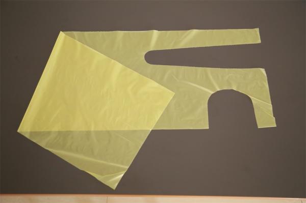 Buy cheap PE Apron Flat Packed Polythene HDPE Waterproof Food Service Aprons from wholesalers
