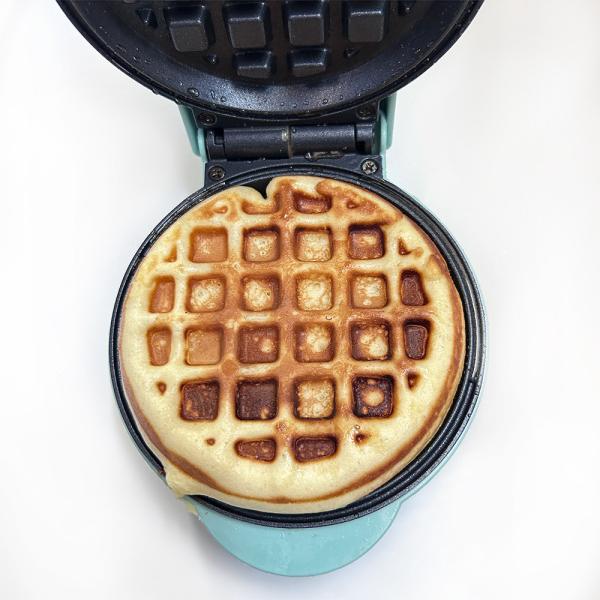 Buy cheap Portable 120V 550W Mini Waffle Maker Machine Non Stick Cooking Surface from wholesalers