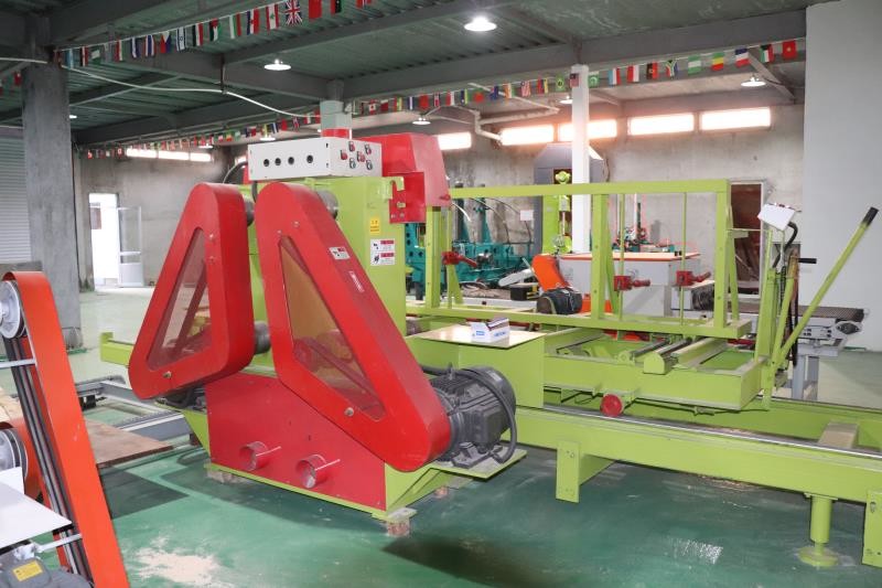 Wood cutter Circular Saw Machine for sale/ Circular Blade sawmill with log carriage