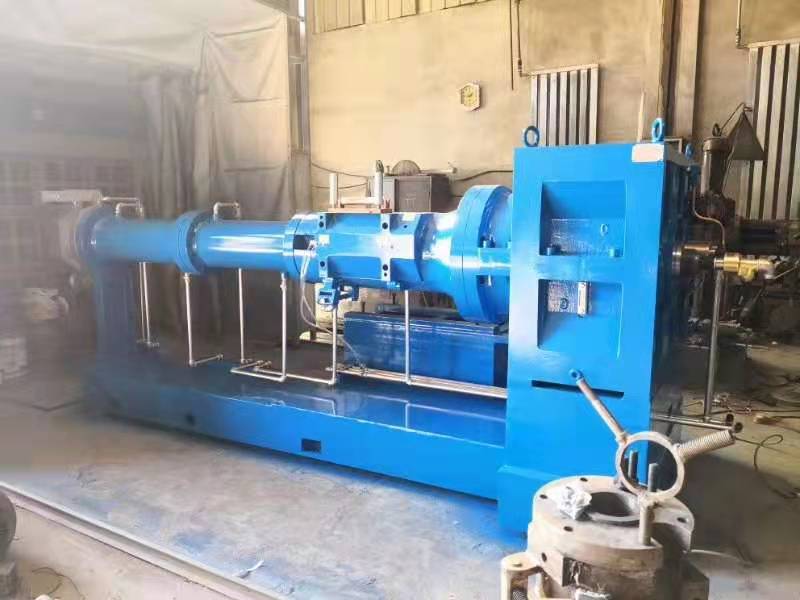 2000kg/n Throughput Cold Feeding Extruder for Cable Production 6000x2600x1800MM Size