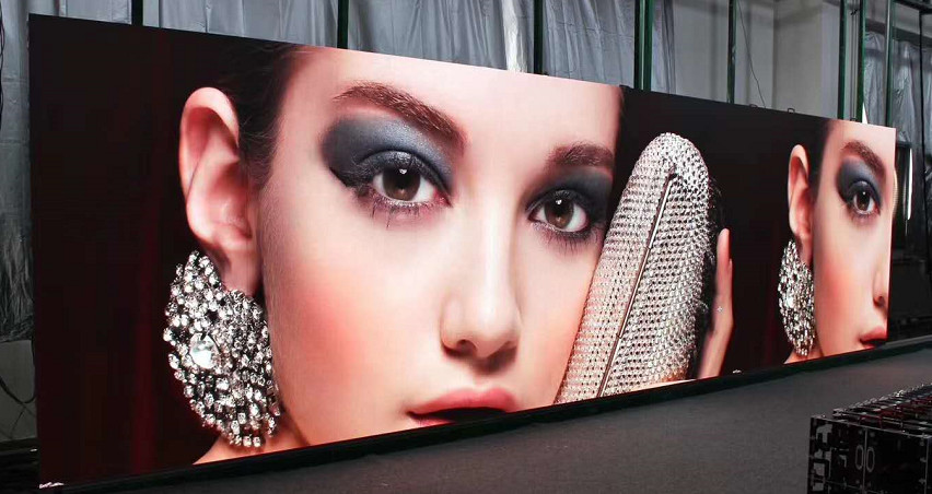4.81mm Pitch IP40 Fixed LED Board Showrooms Led Curtain Wall Display