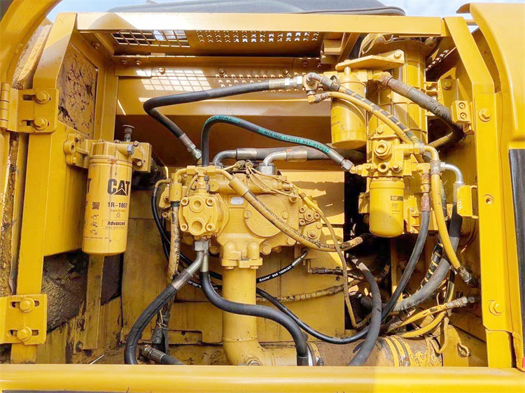 Good Condition 2016 Original Hydraulic Cylinder Used Cat Excavator 330c 30 Ton from Japan