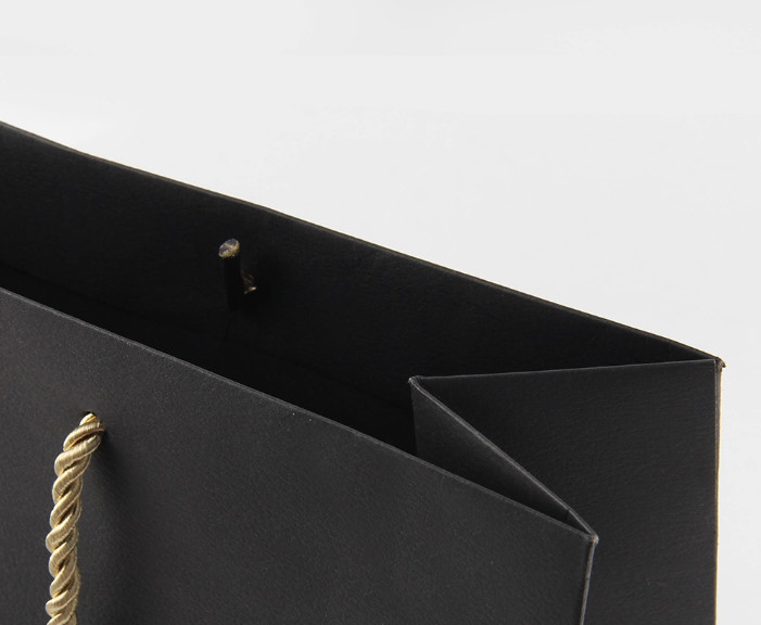 Black Color Printed Kraft Paper Bags High Elasticity With Nylon Rope Handle
