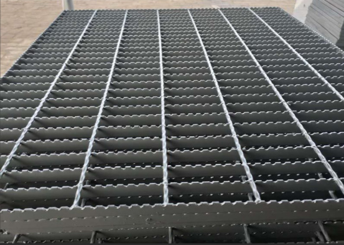 Steel Walkway Grating Heavy Duty Anti Slip Safety Tread for Industrial Use