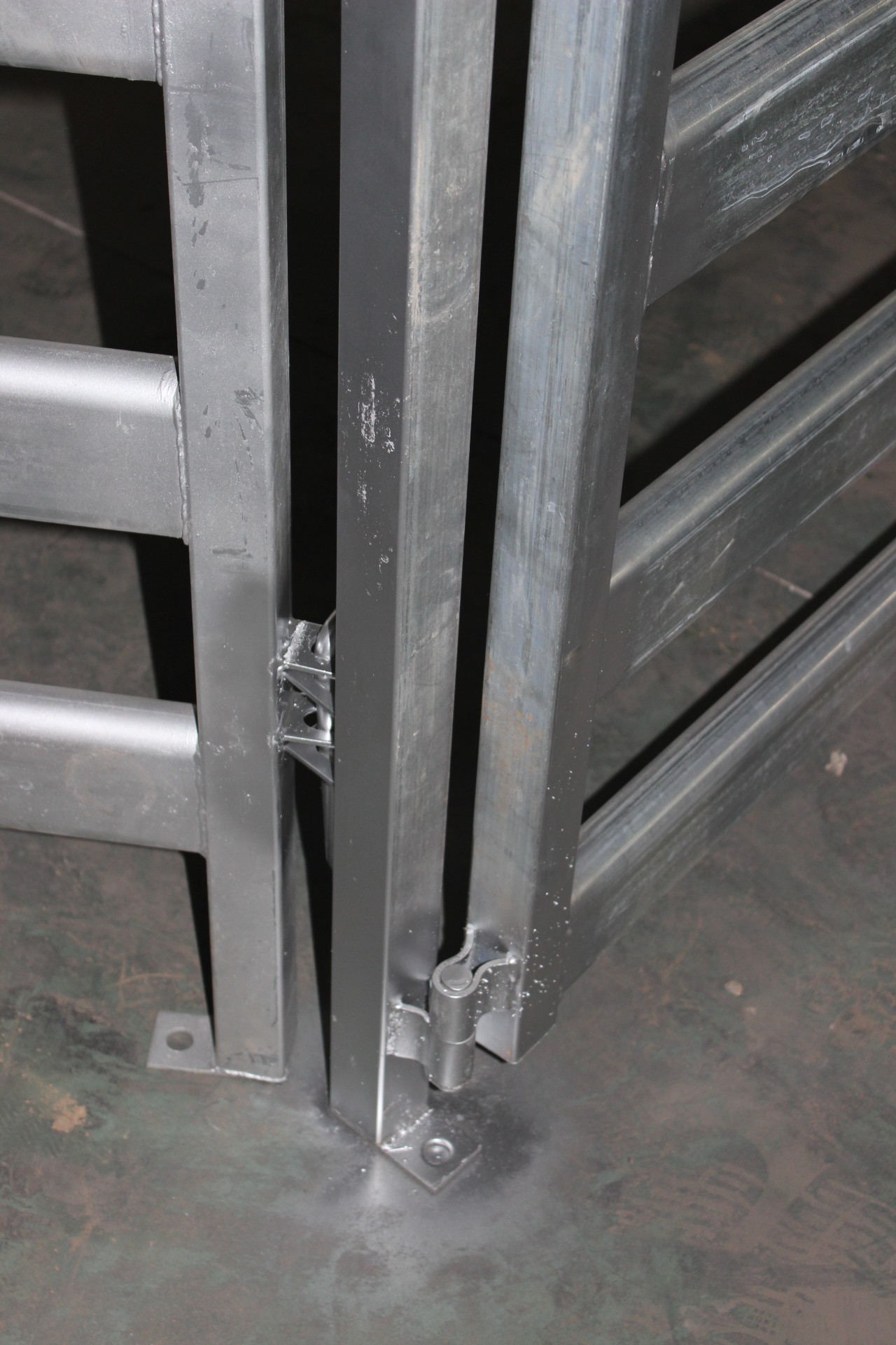 Six Bars Heavy Duty Metal Oval Rail livestock fence panels Locking Pins. ". Victoria "