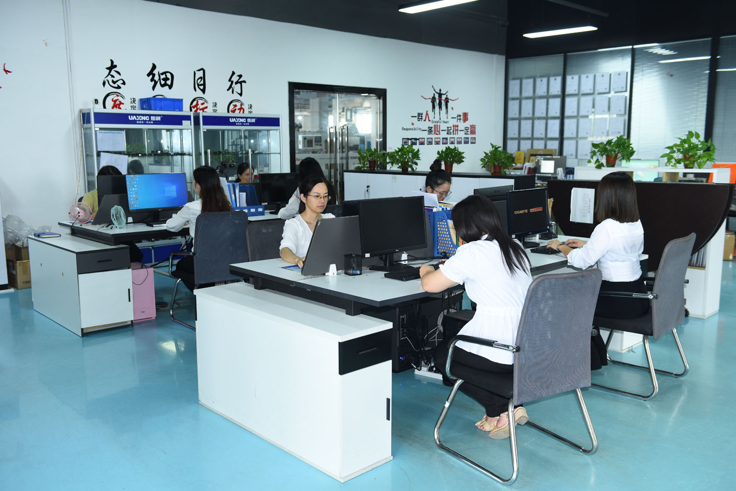 Multi-Function Automatic Furniture Accessories Parts Bolt Nut Fastener Counting Machine