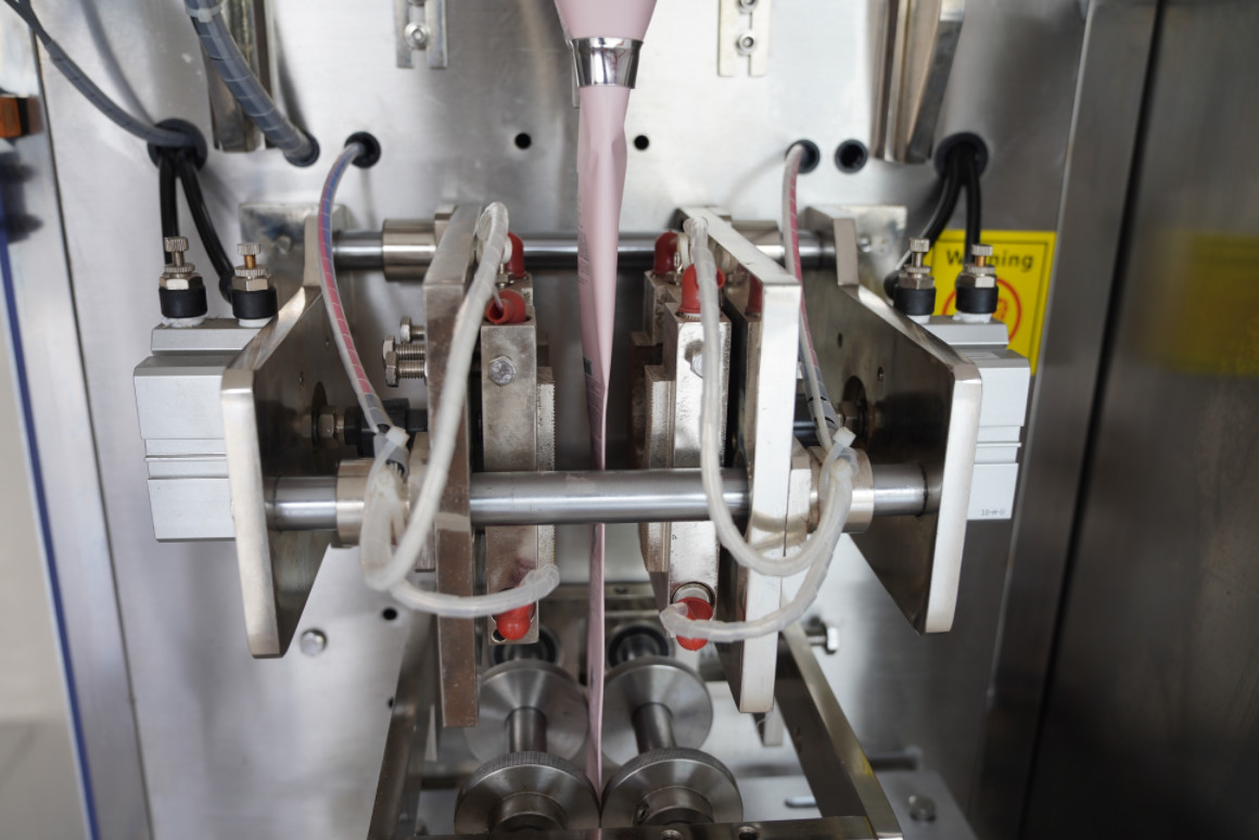 Hot !!! LC-220LS 1-80ml Servo Motor Customized Bag Face Cream/Hand Cream beautiful Bags Automatic vffs Packaging Machine