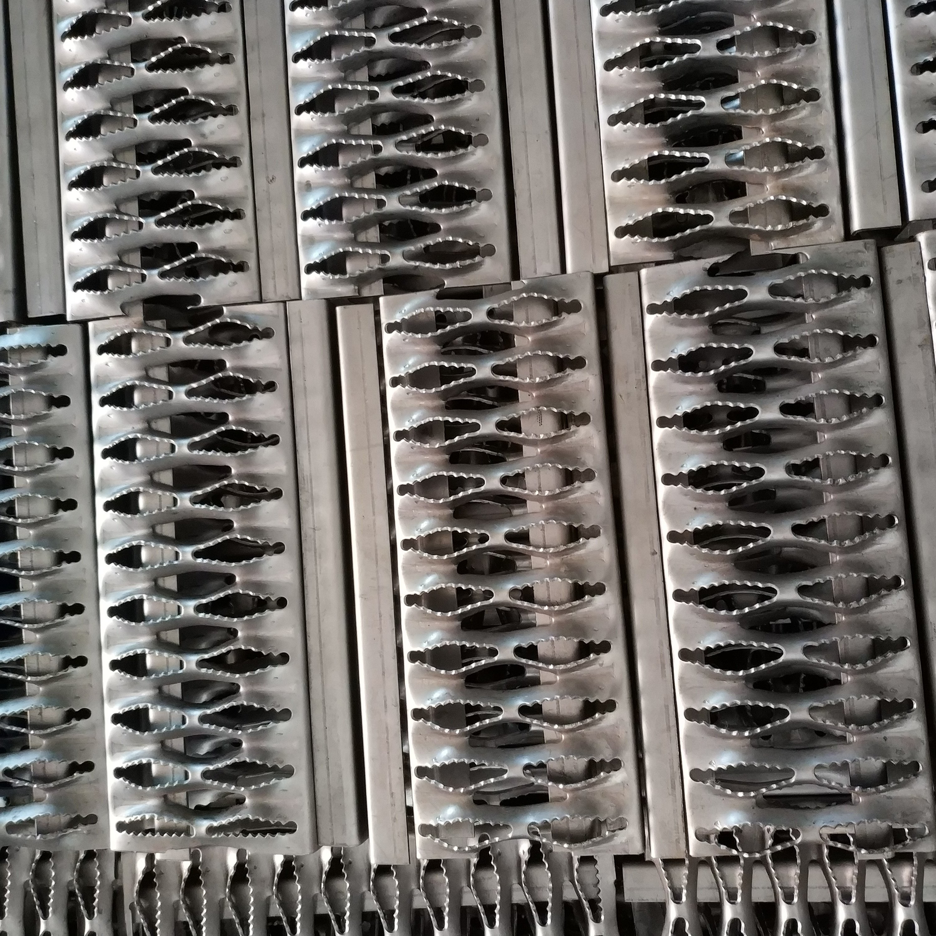 Anti Slip Diamond Plank Grating Aluminum 12 Gauge Steel Walkway
