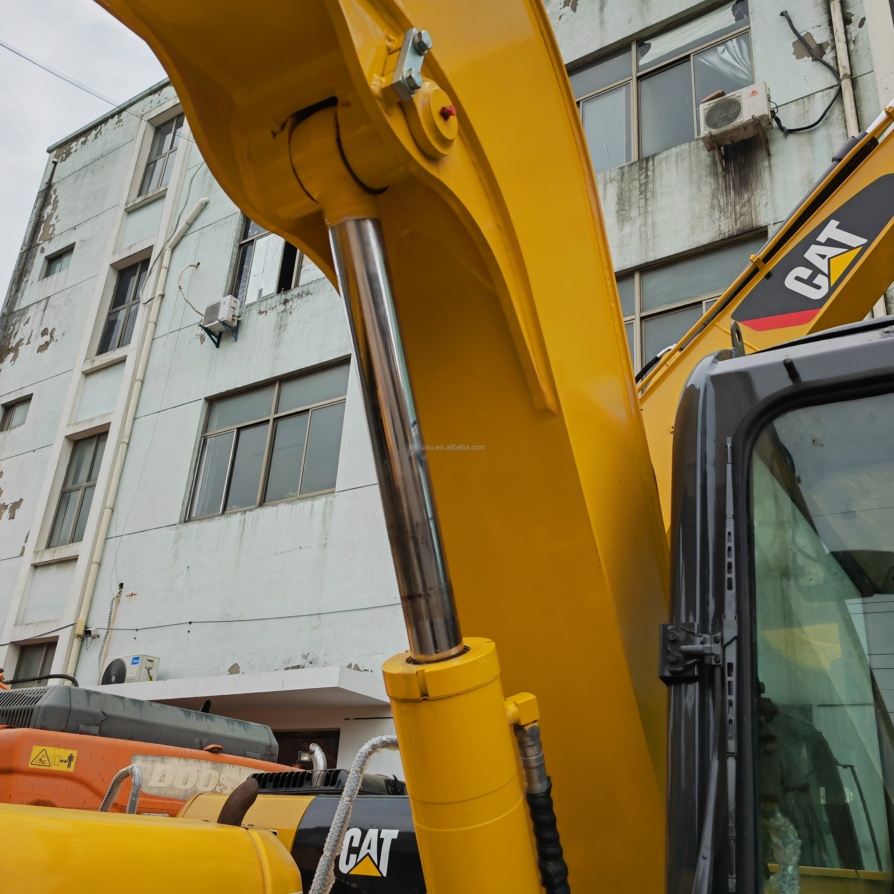 crawler cheap price excavator komatsu pc70-8. low working hours used excavator komatsu pc70-8