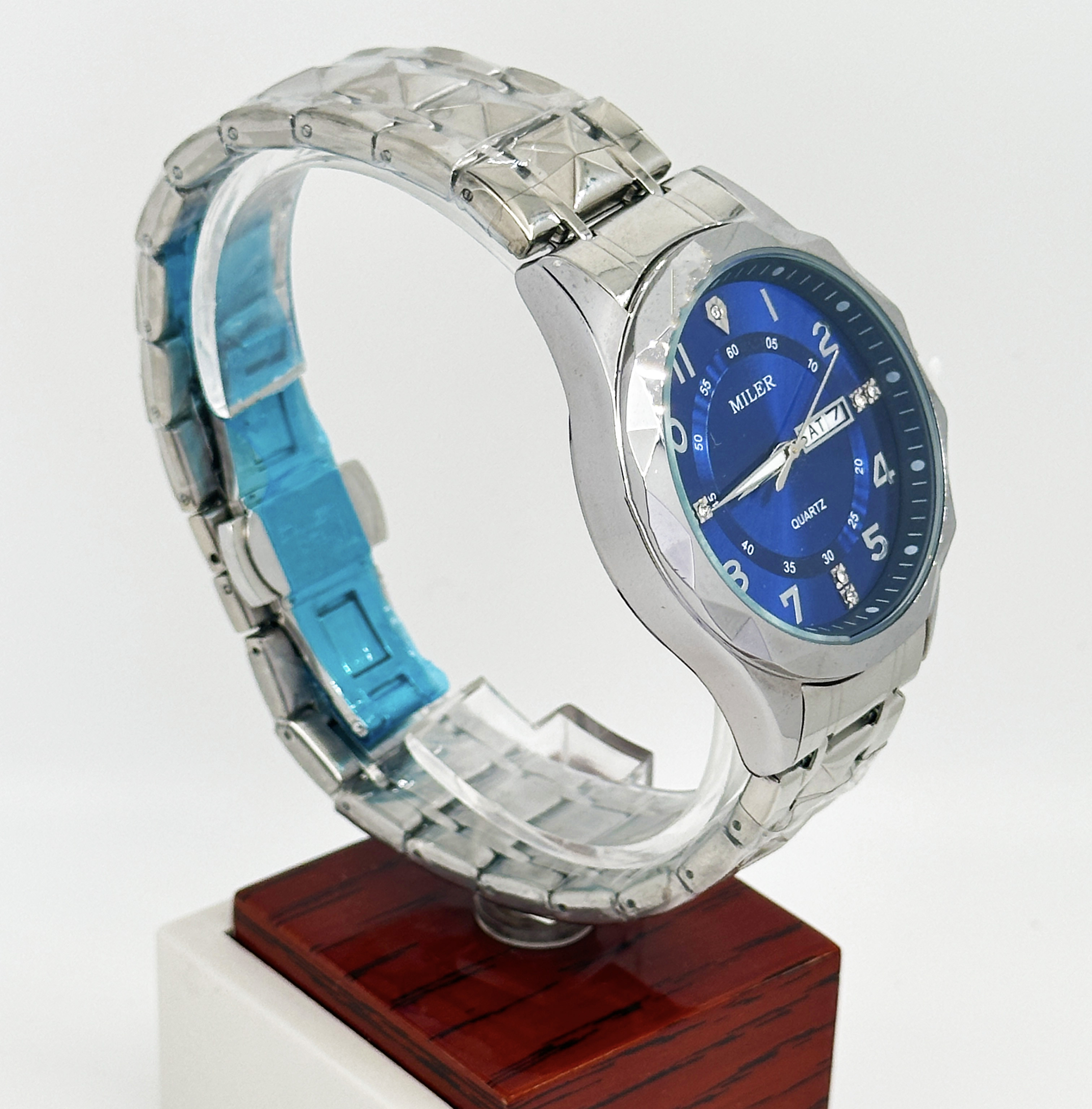Waterproof and Stainless Steel Strap Watch with Digital Display and Quartz Movement