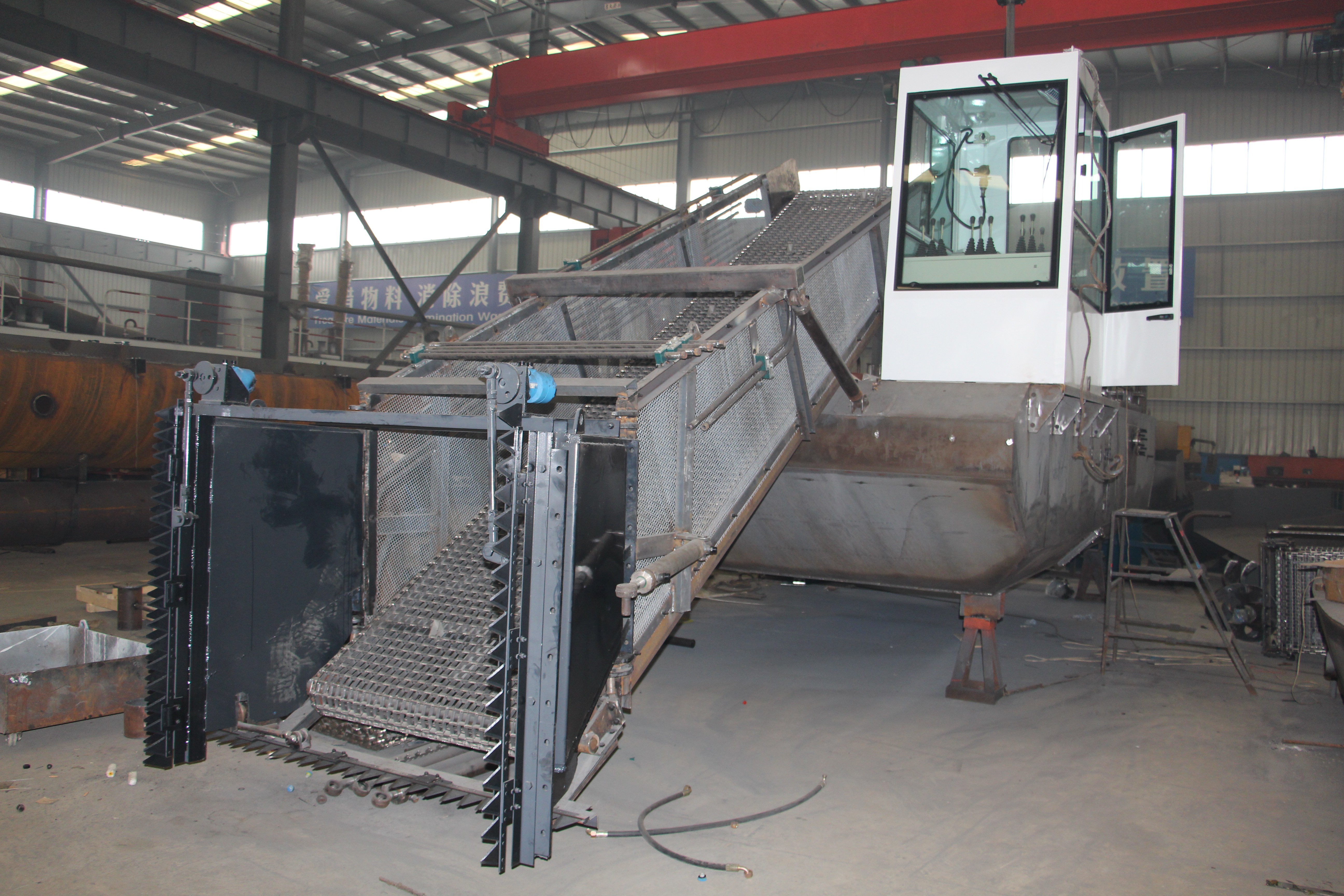 20 cubic meter loading Stainless Aquatic Weed Harvester boat for water hyacinth and reed collection