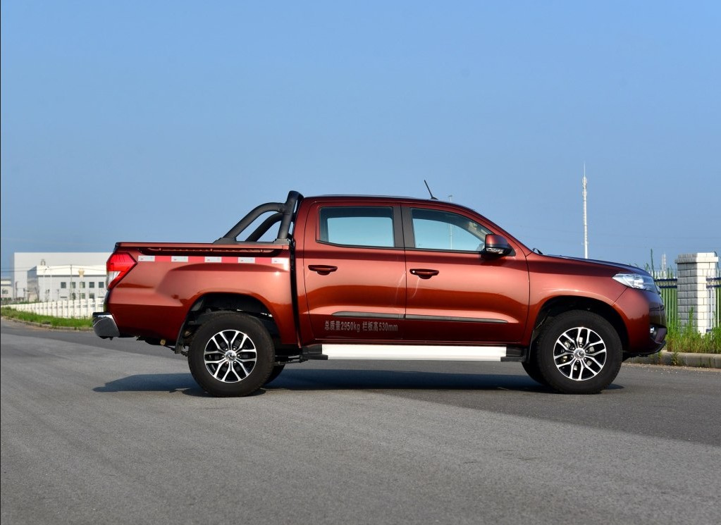 DONGFENG 5 Passenger Gasoline Engine Pickup Truck with Right Hand Drive