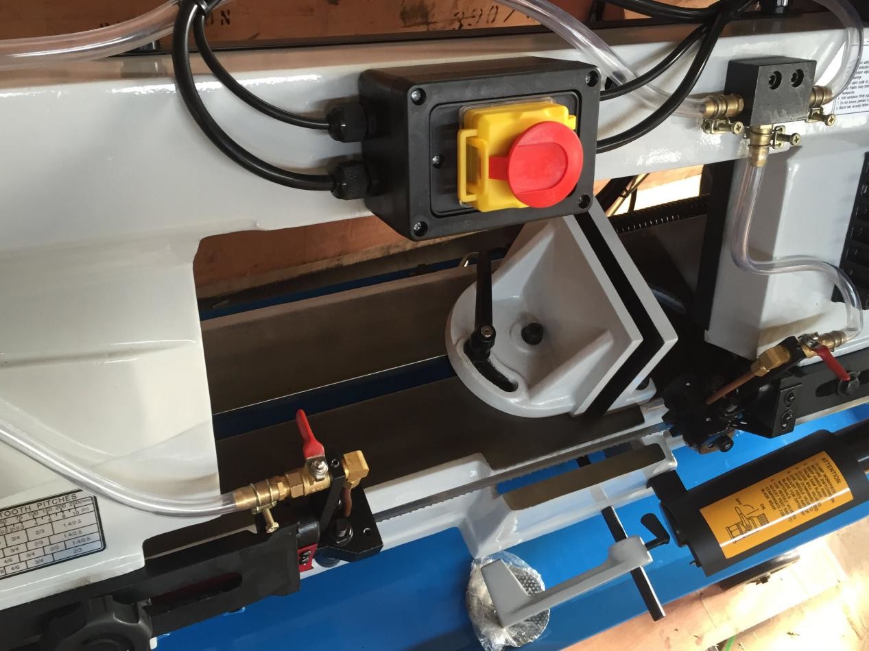 China supplier BS-916V Band saw machine with free blade for metal cutting