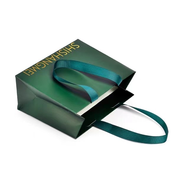 Custom Printed Gift Bags CMYK Surface Printing for a Professional and Personalized Look