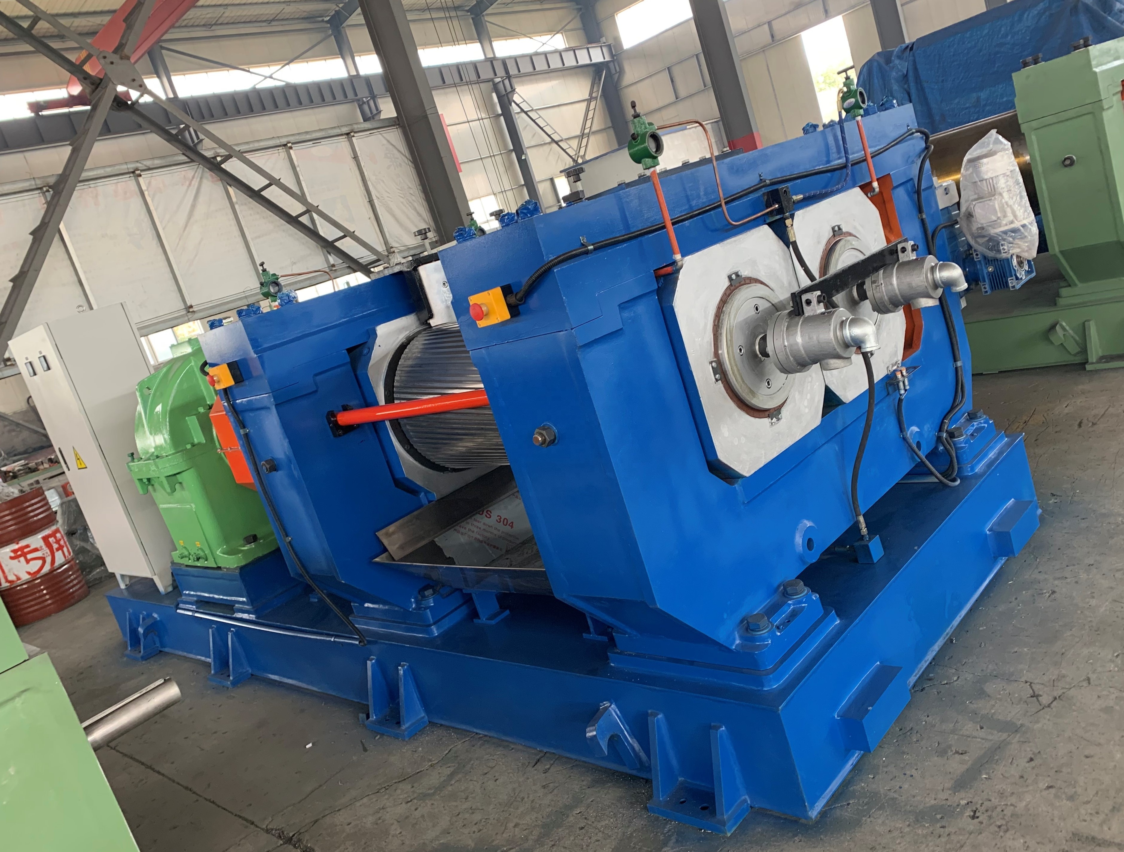 90 kW Power Hydraulic Rubber Crusher for Production Rubber Particle Size Reduction