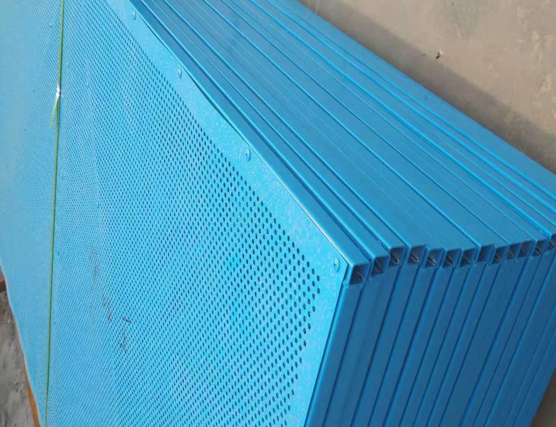 Stainless Steel 316L Perforated Metal Screens 0.2mm 20mm Round Perforated Metal